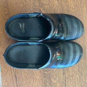 Patent leather Danskos size 40